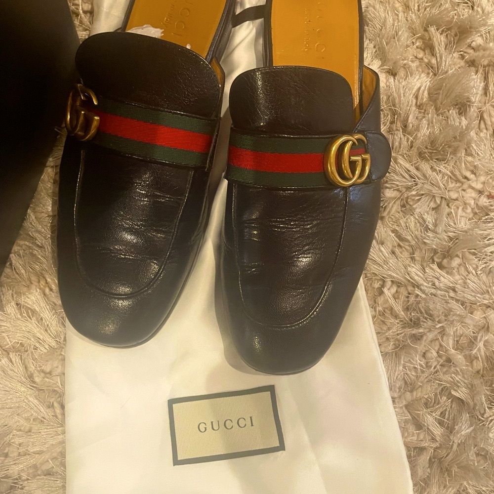 STOLEN-investigaion ordered
GUCCI King Princetown Mule
Red/GrnWeb
8.5men 10.5La